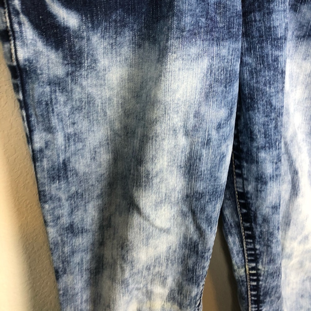 WallFlower Bleached Distressed Maternity Jeans - Picture 2 of 5